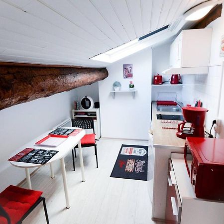 Studio 9 Classe 2 Etoiles Carcassonne Buitenkant foto